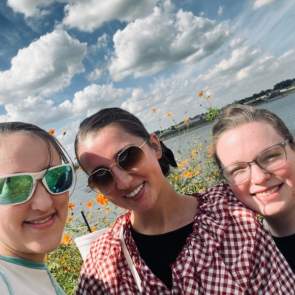 Meet your Posher, Elena - Picture 3 of 14